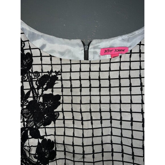 Betsey Johnson Women's Floral-Applique Sheath Dress (14,  Ivory/Black) - Picture 5 of 8